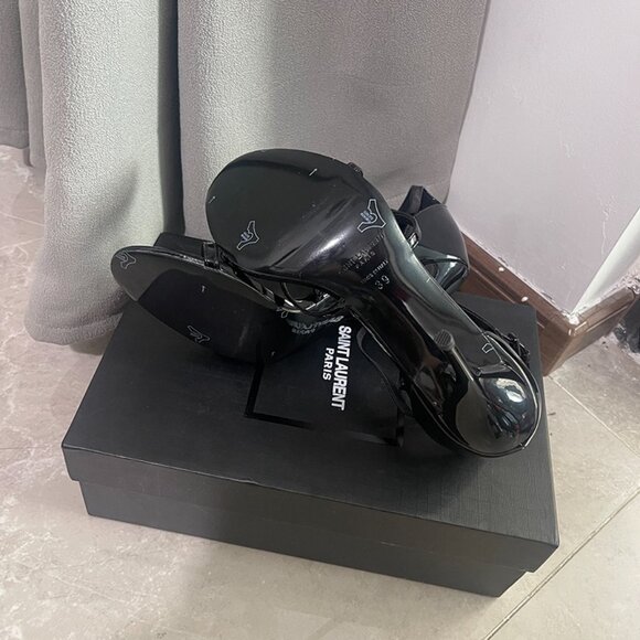 Saint Laurent Cassandra Sandals In Patent Leather - Picture 6 of 6